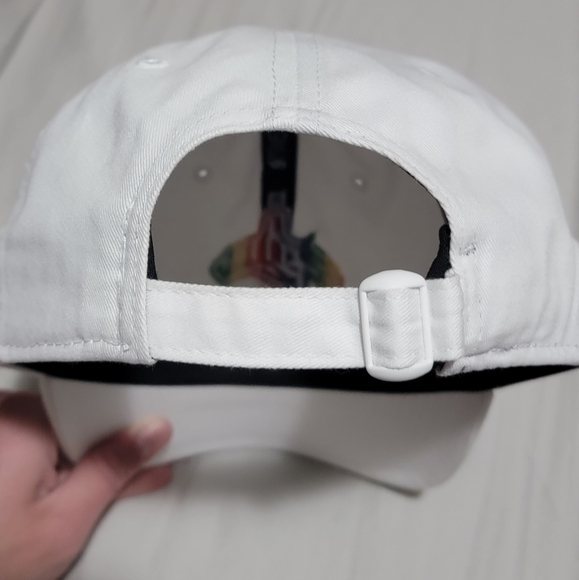 Vancouver Canucks Pride Hat 2022 - Picture 2 of 2